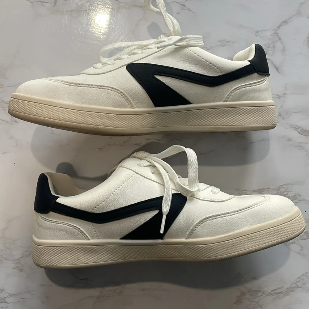 Women’s Dolce Vita Sneakers - Picture 4 of 6